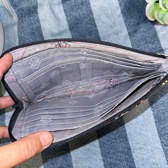 VB Felicity Paisley Gray Pink White Fuchsia Quilted Floral Zip Wristlet Wallet - Picture 9 of 12